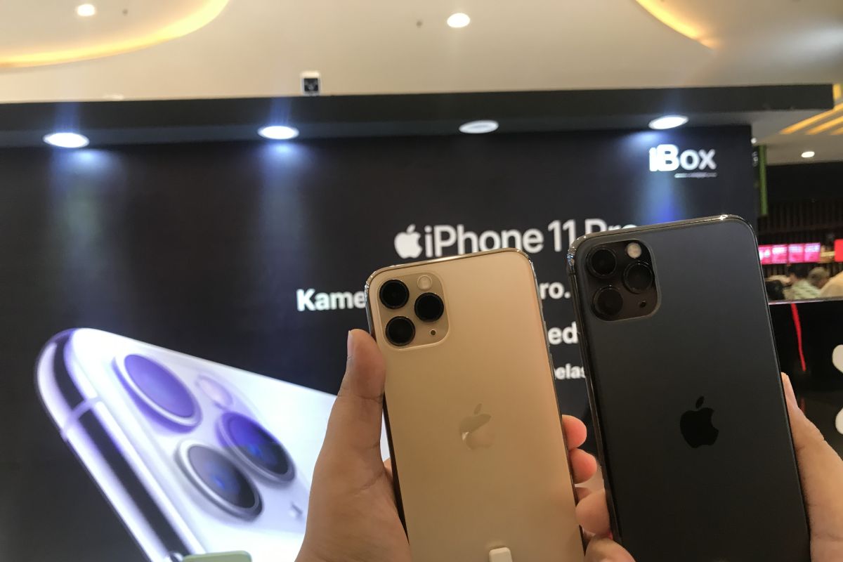 Sekian lama terendam di danau, iPhone 11 masih bisa menyala