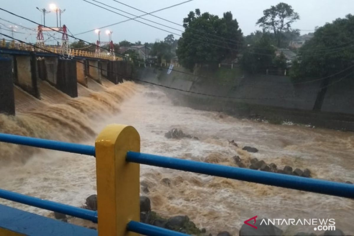 Arus air Sungai Ciliwung berstatus Siaga II