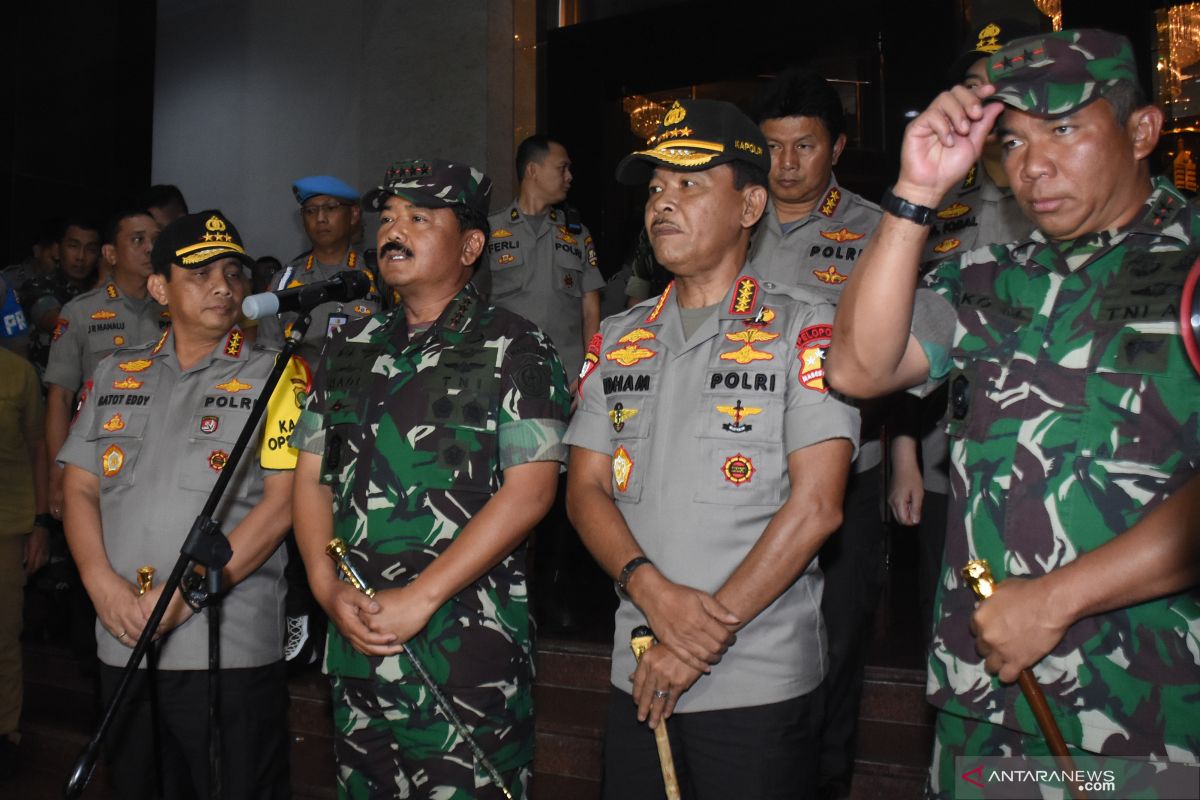 Panglima TNI-Kapolri bertolak ke Pulau Morotai tinjau prajurit di perbatasan