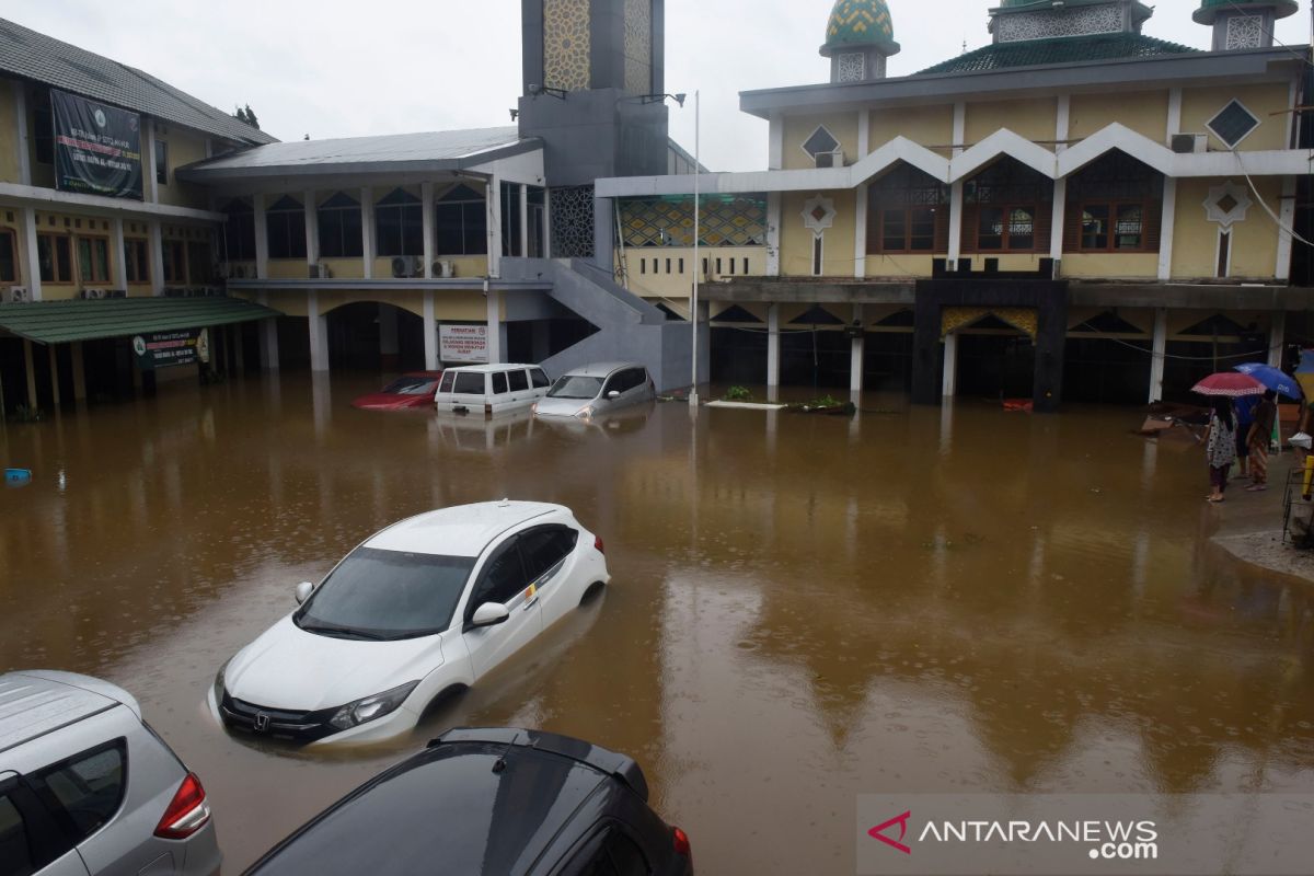 BMW Astra siap bantu pemilik kendaraan yang terkena banjir