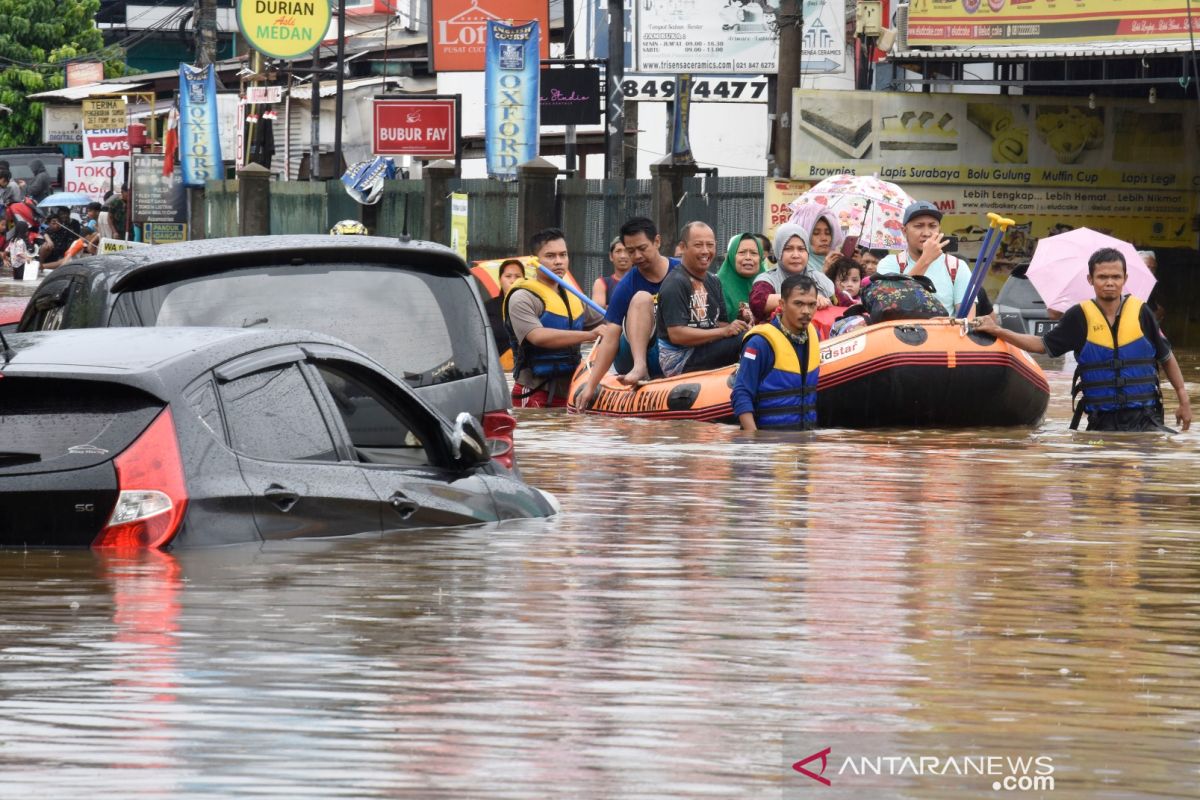 Ketinggian air banjir di Bekasi capai dua meter