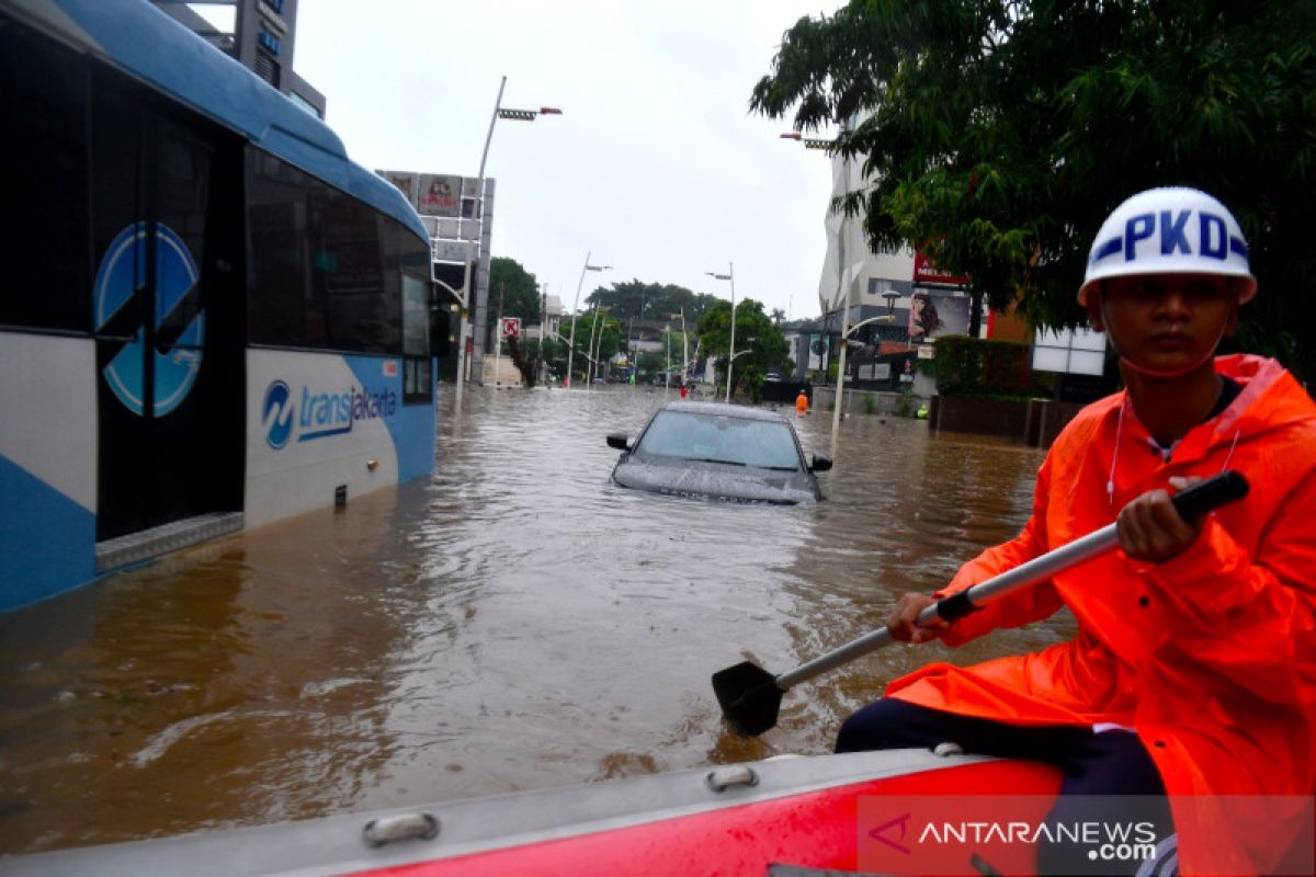 Banjir Jakarta, Anies minta transportasi publik tersedia bagi warga