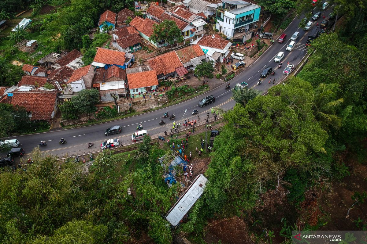 Satu bus terperosok ke jurang di Nagreg, Kabupaten Bandung