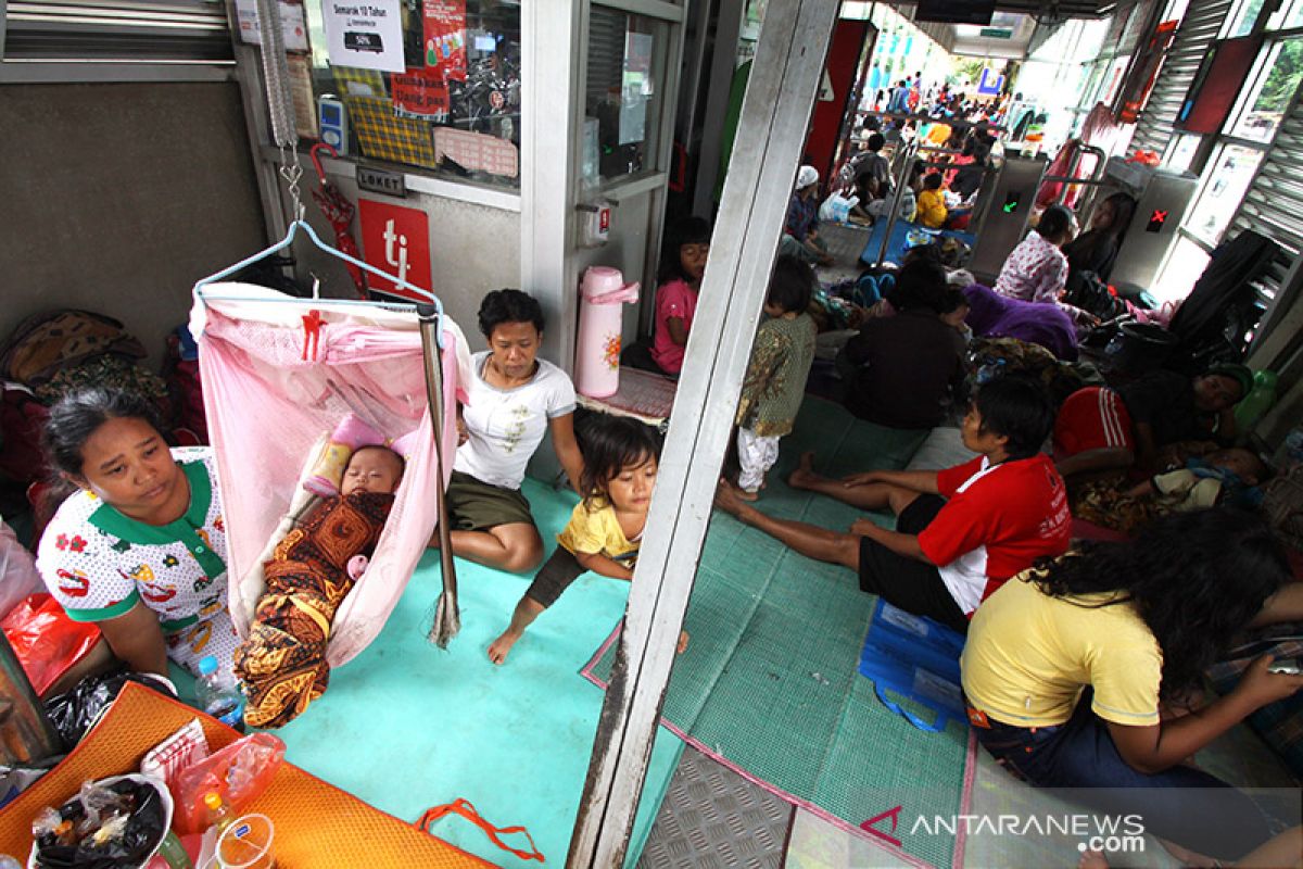 Flood victims in Jakarta, Banten, West Java dispatched ministerial aid