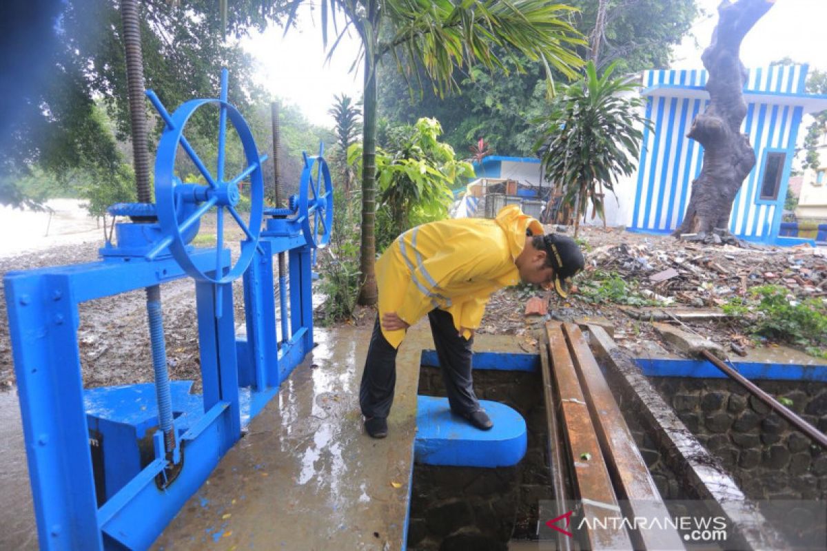 Bantuan makanan mulai didistribusikan Dinsos Tangerang untuk korban banjir