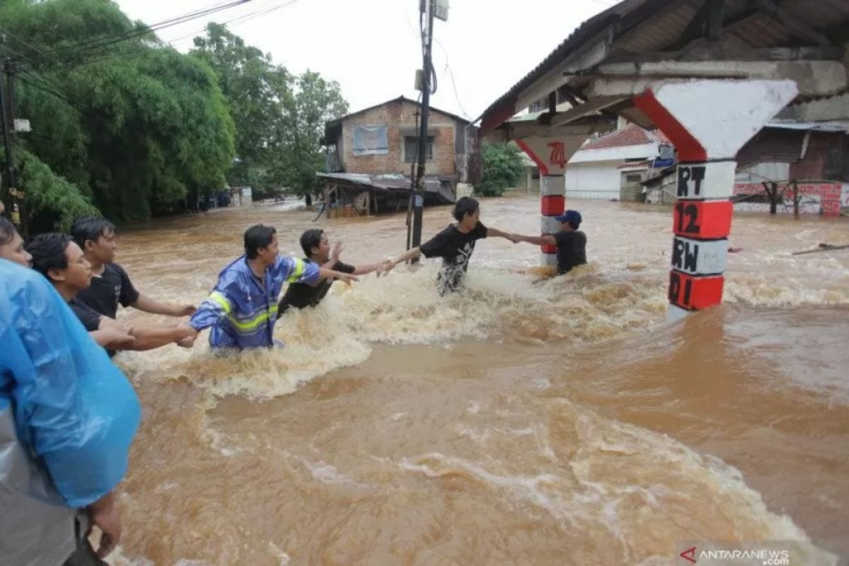Pengungsi banjir Jakarta 19.709 orang