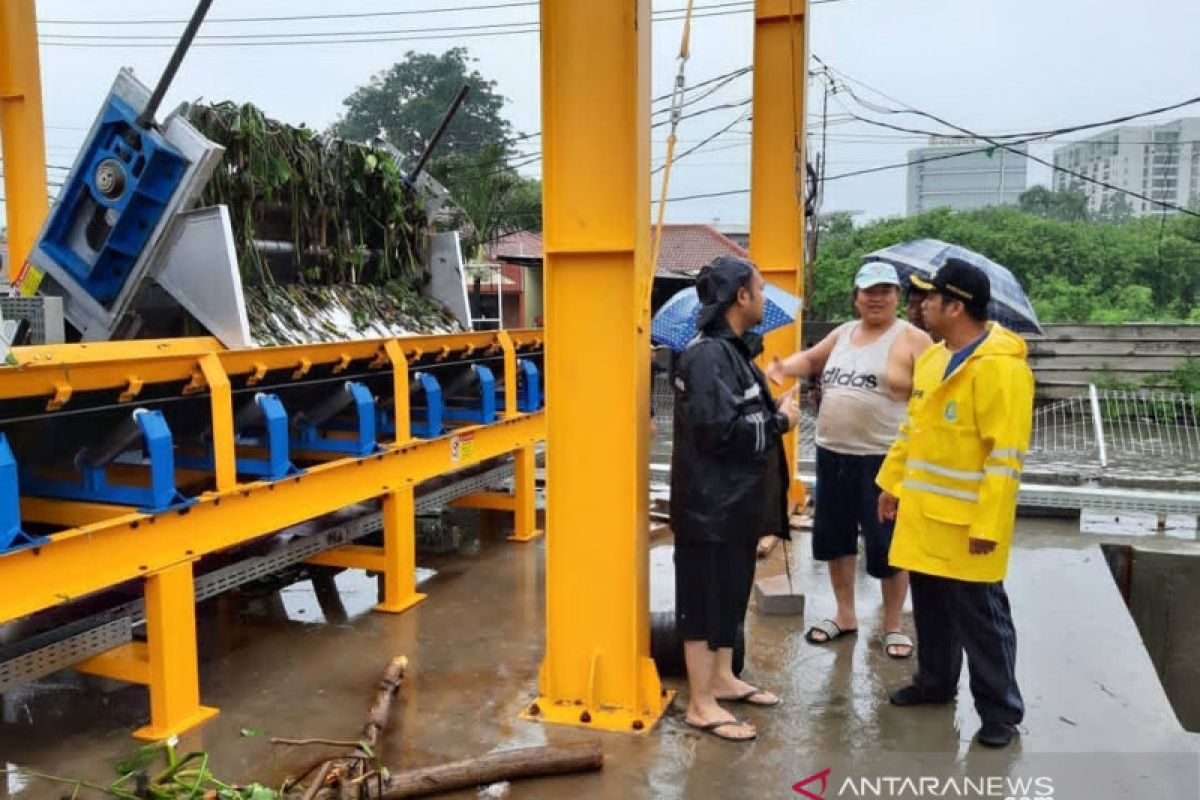 Sejumlah pintu air di Jakarta sudah berstatus siaga empat