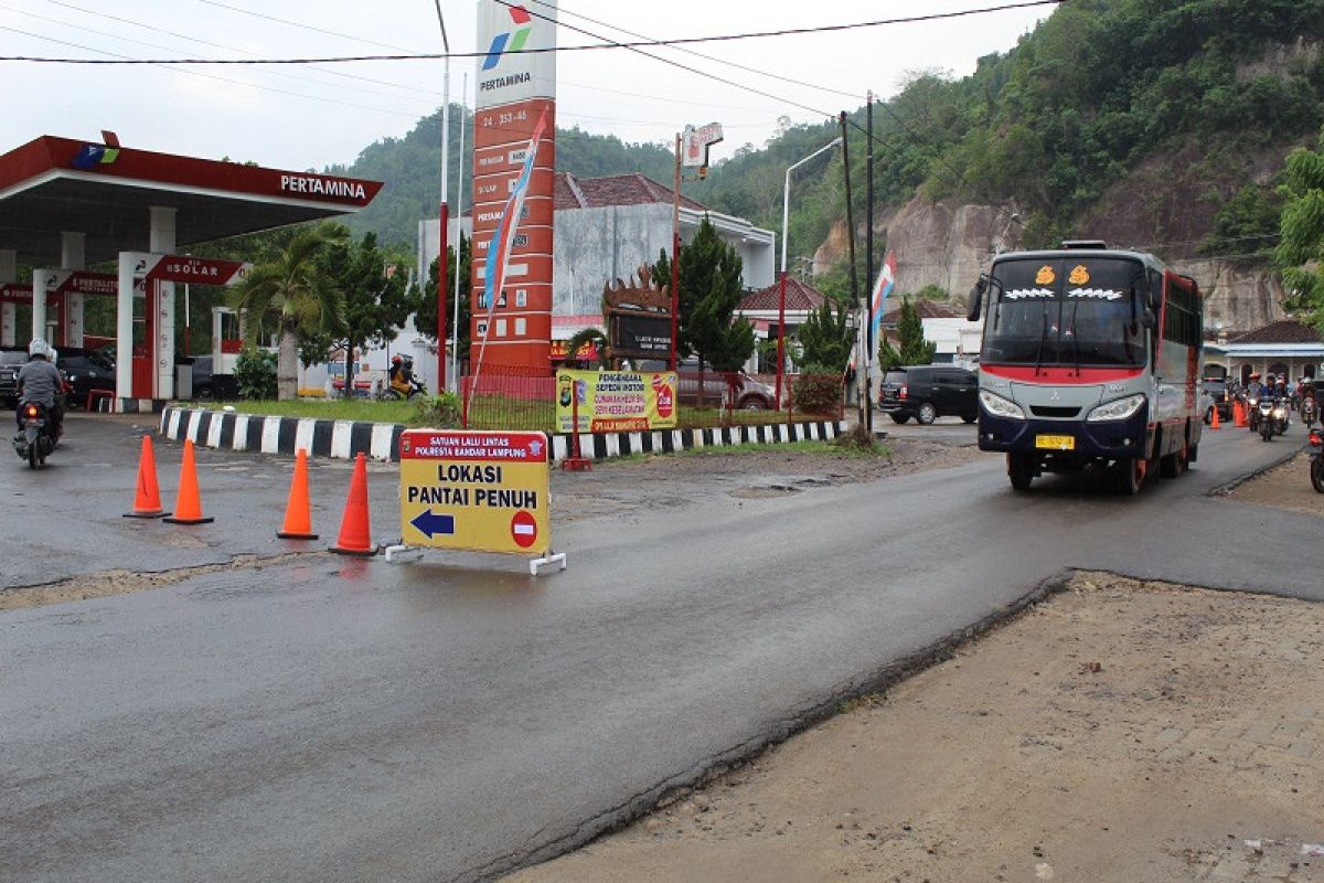 Arus lalu lintas menuju objek wisata pantai mulai terurai