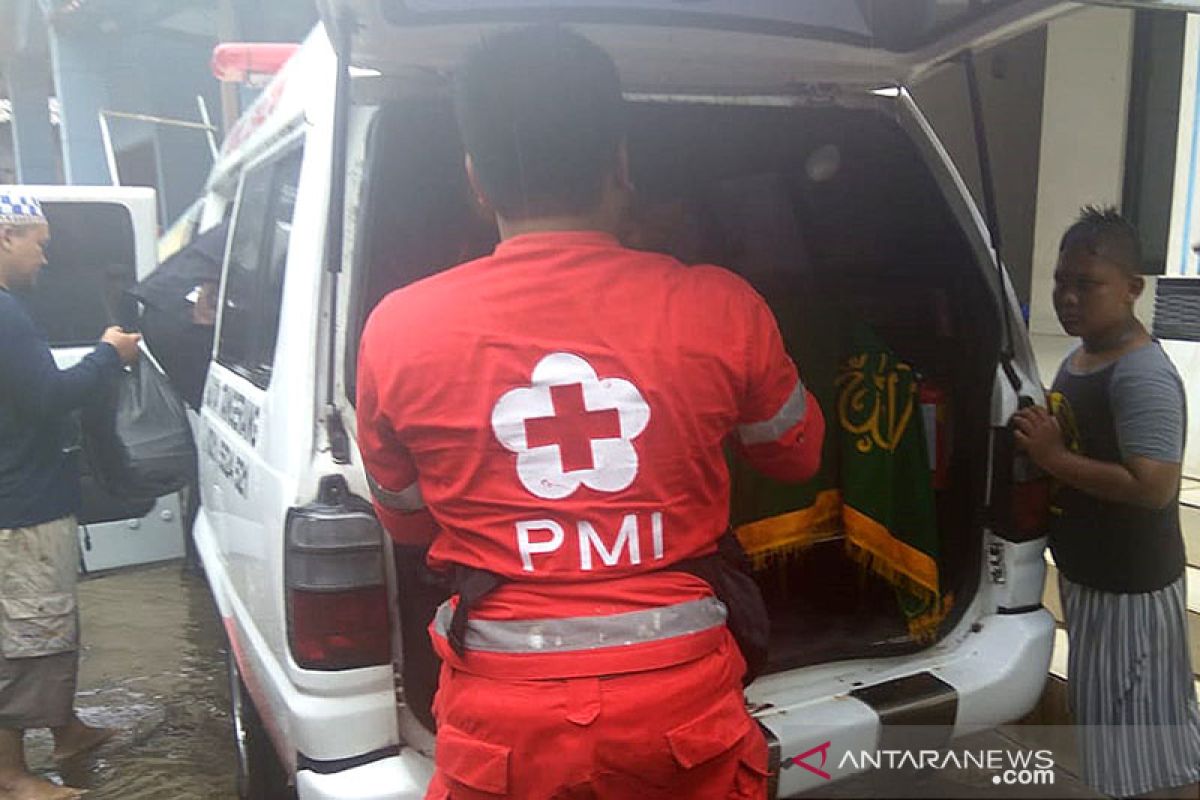 Warga Kota Tangerang meninggal tersengat listrik saat banjir