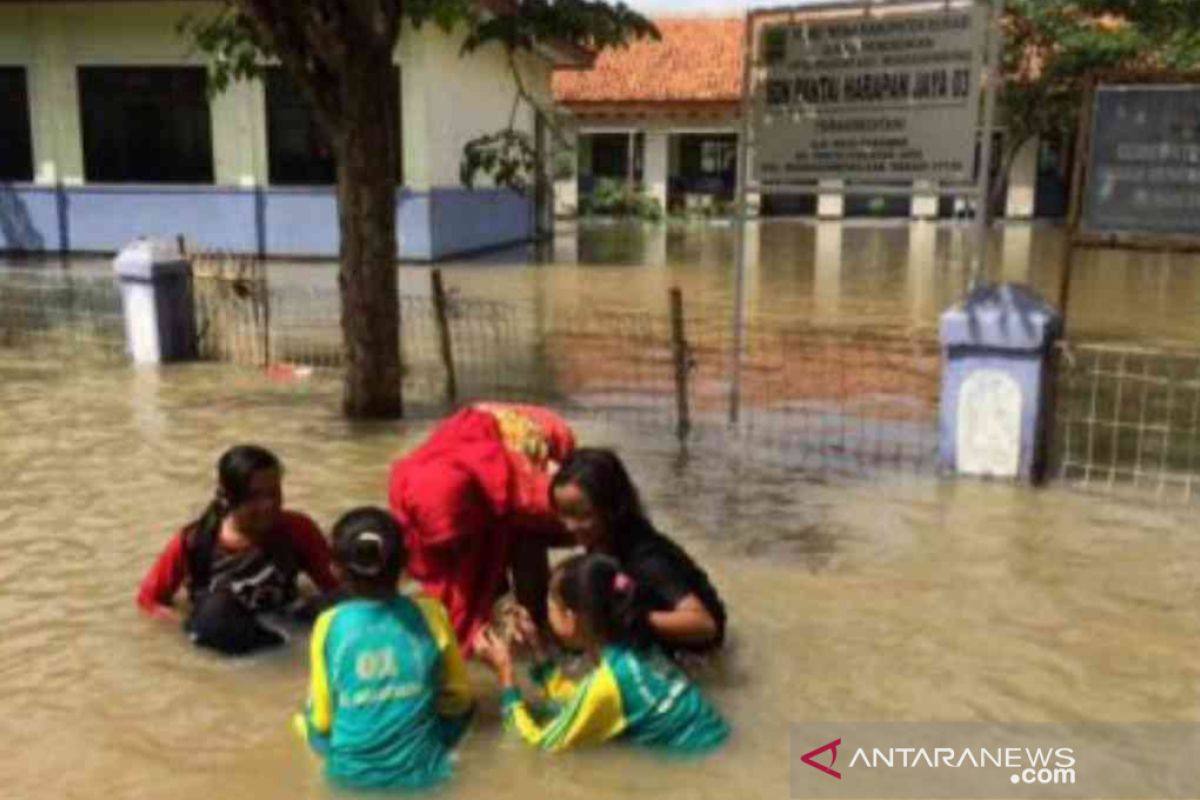 30 sekolah terendam banjir