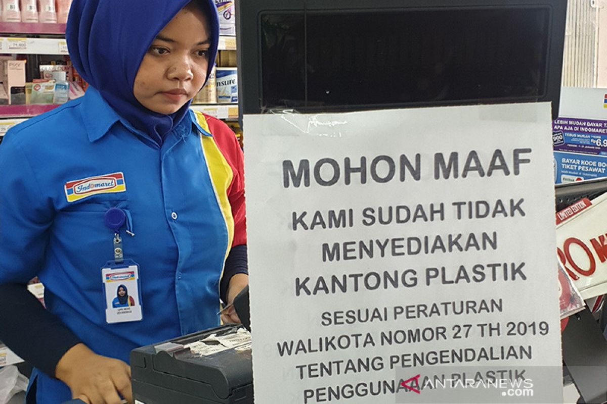 'Mohon maaf, kami sudah tidak menyediakan kantong plastik'