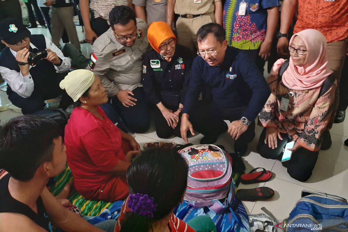 Menkes Terawan kunjungi korban banjir ajak doakan agar banjir surut