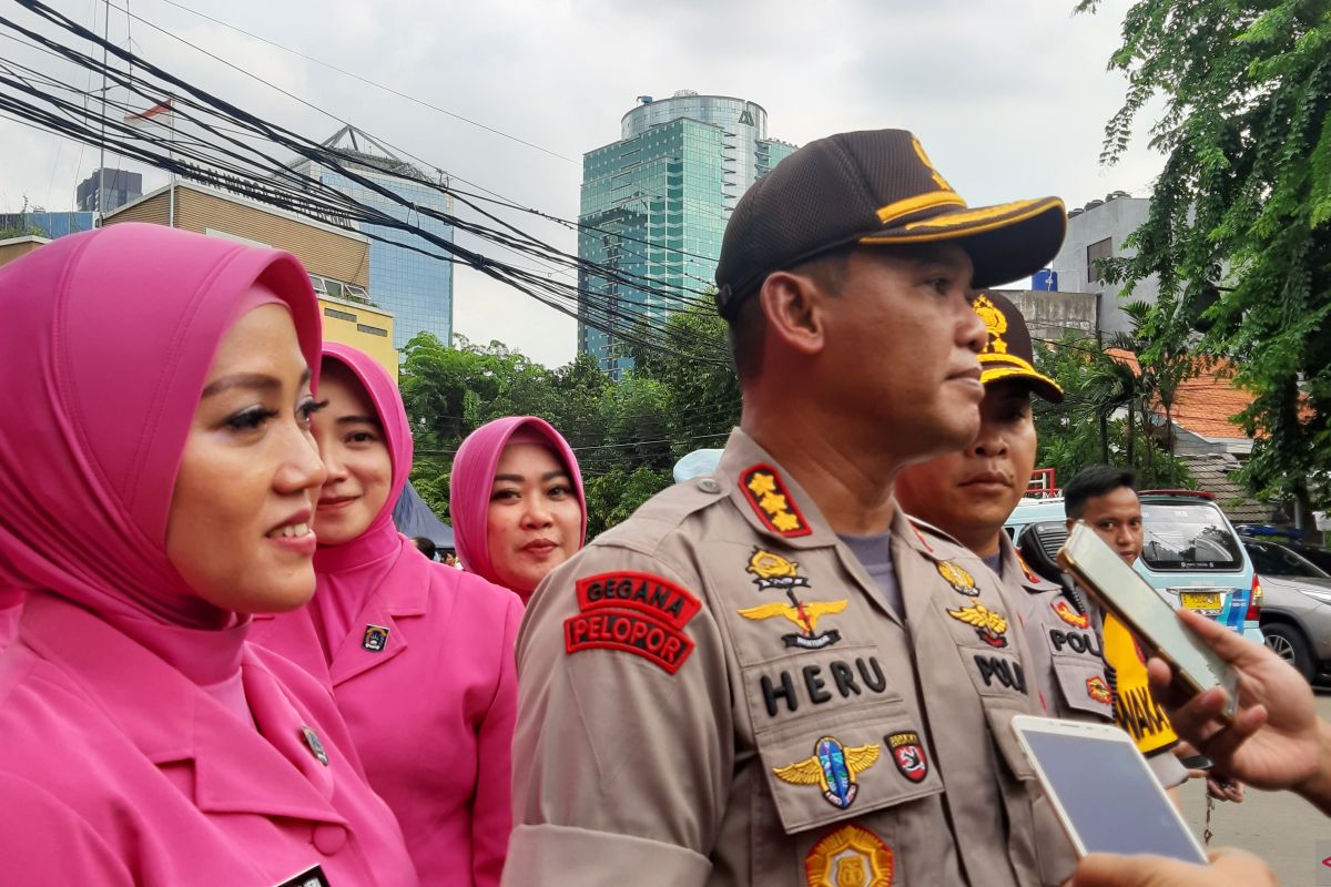 Polres Metro Jakpus kerahkan 1.500 personel bantu tangani banjir