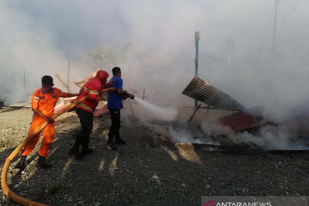 Sejumlah bangunan Pesantren Darul Aitami Aceh Barat terbakar