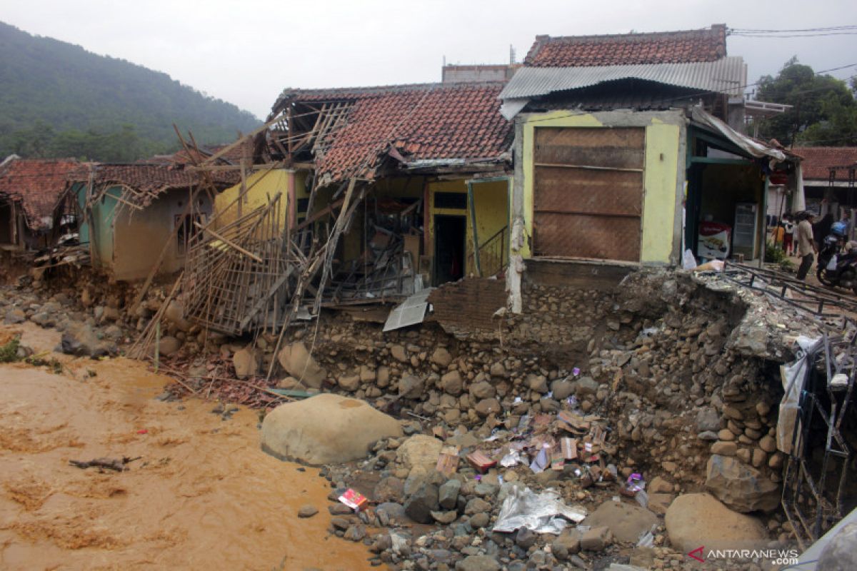 Banjir bandang di Lebak akibatkan 1.060 rumah rusak berat
