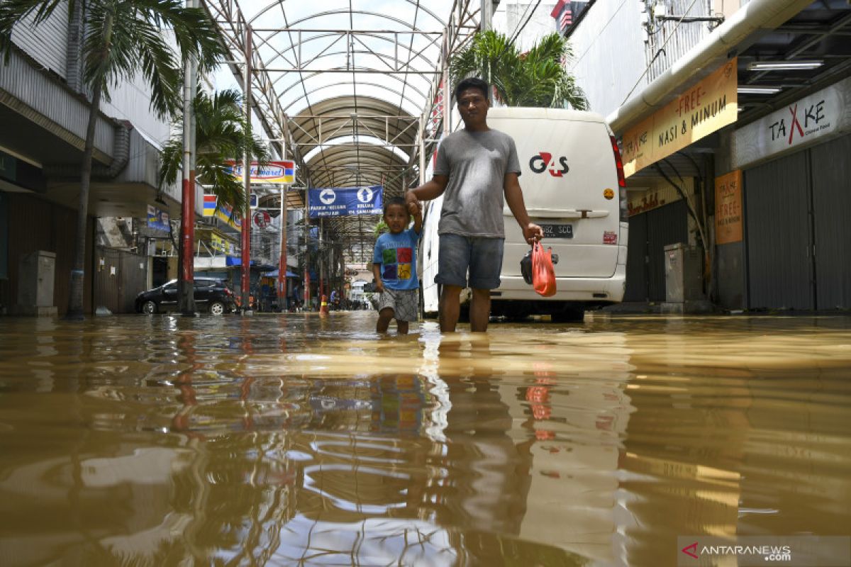 21 orang meninggal akibat banjir dan longsor di Jabodetabek