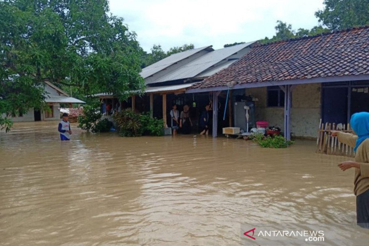 Banjir meluas di Karawang