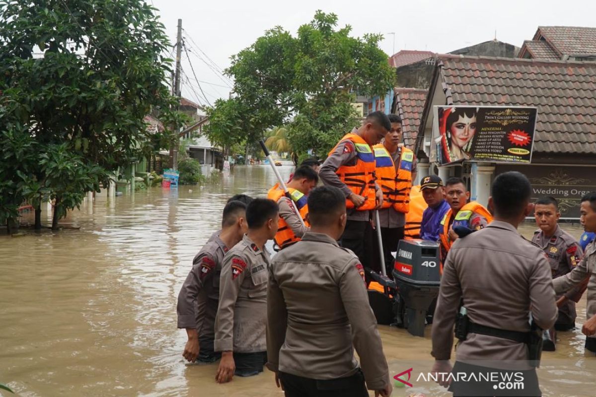 Tujuh orang meninggal dunia akibat banjir dan longsor di wilayah Jawa Barat