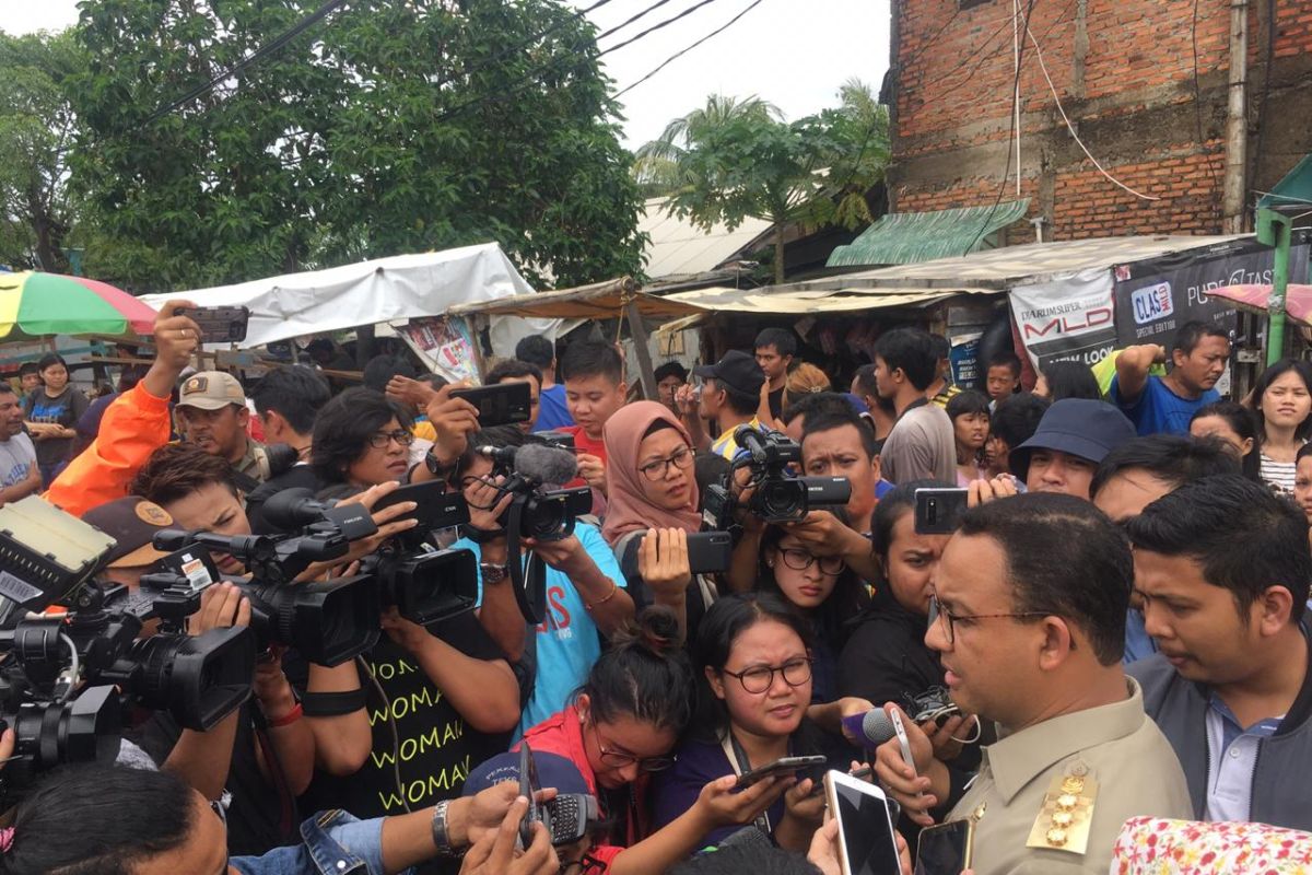 Saat inspeksi banjir, Anies diteriaki pengungsi