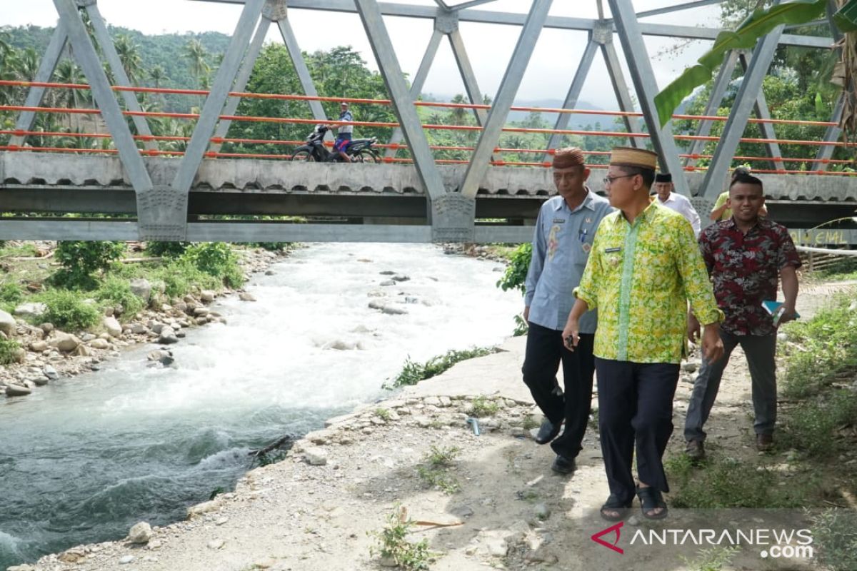 Wabup Gorontalo Utara tinjau abrasi sungai Motihelumo-Sumalata Timur
