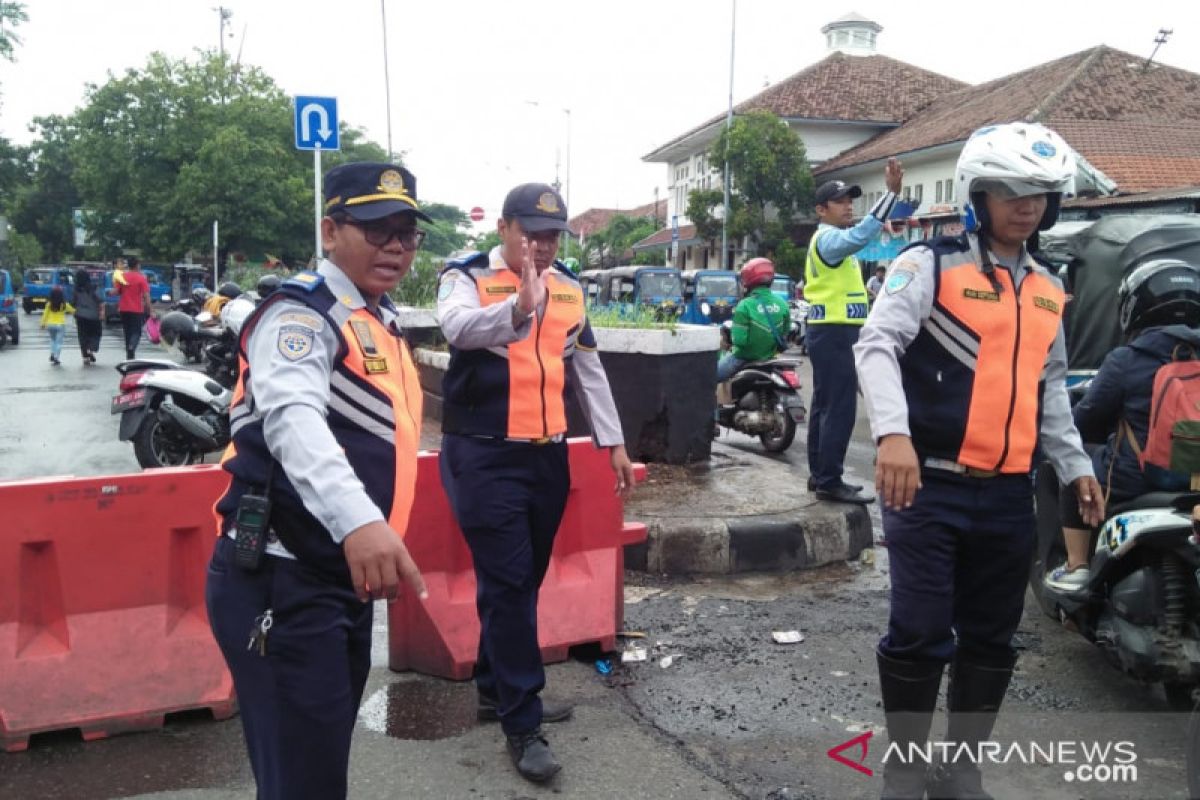 Akibat banjir, Sudin Perhubungan Jakarta Selatan tutup enam ruas jalan