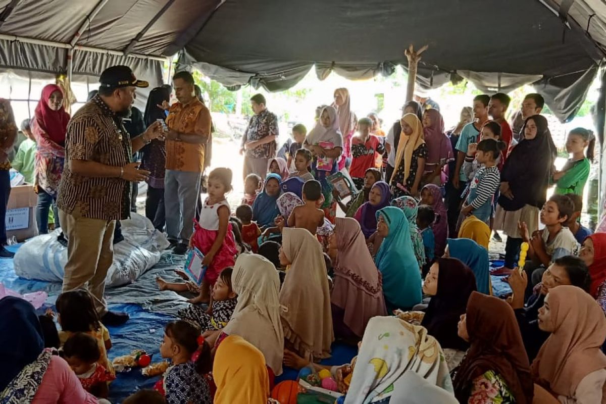 Dinas PPKB dan KAHMI Labura bantu korban banjir bandang