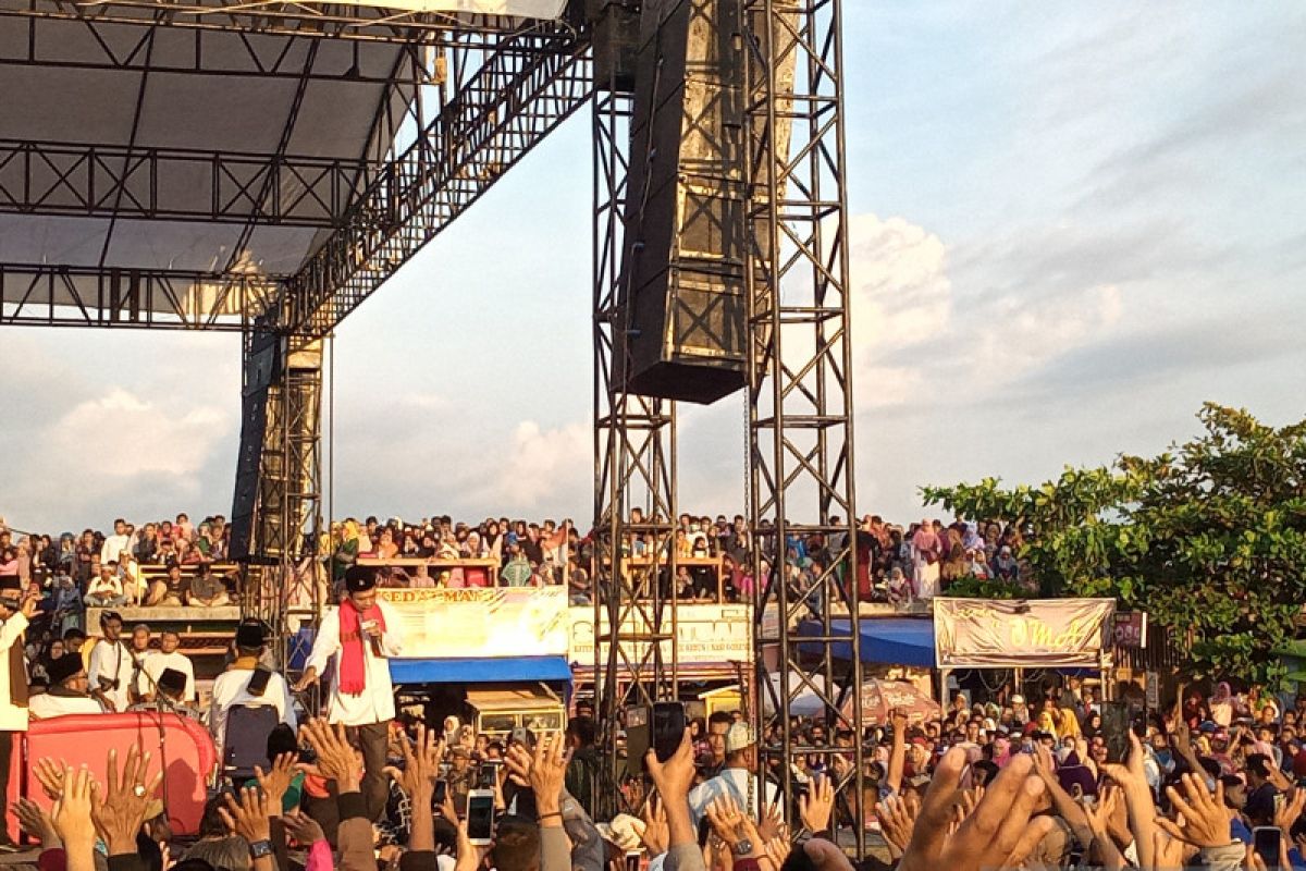 UAS apresiasi antusias jamaah hadiri Tabligh Akbar di Pantai Purus Padang