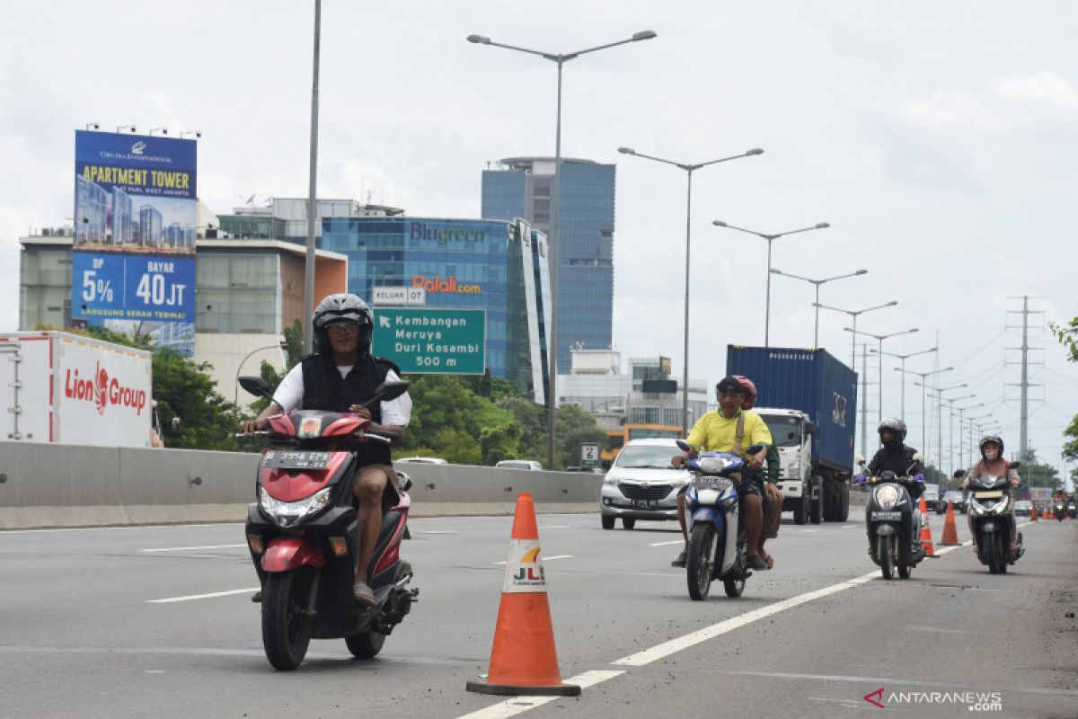 Polisi sebut pemotor masuk tol saat banjir diskresi petugas