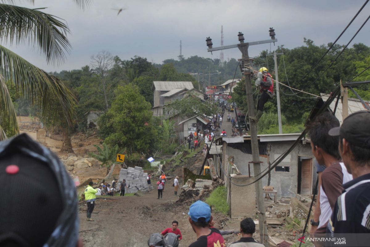 3.806 gardu distribusi listrik terdampak banjir telah dinyalakan