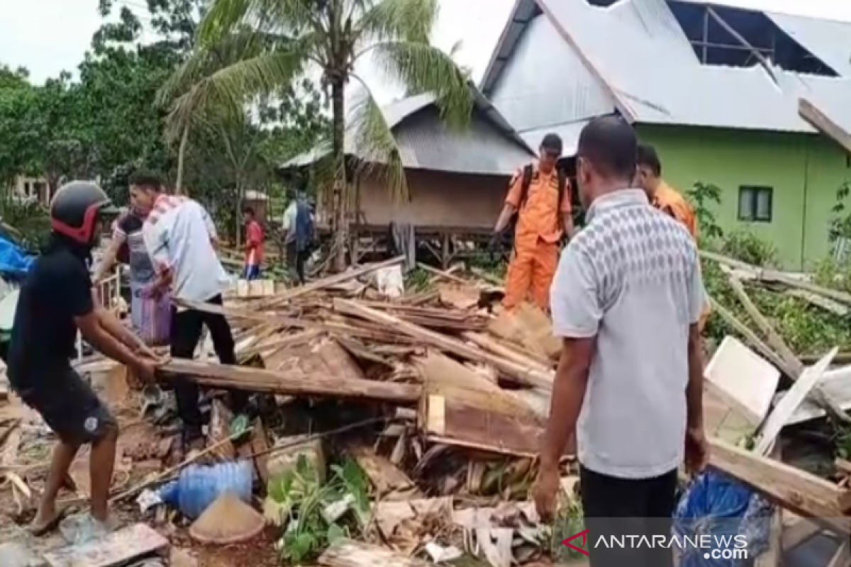 10 rumah warga di Wakatobi rusak diterjang puting beliung