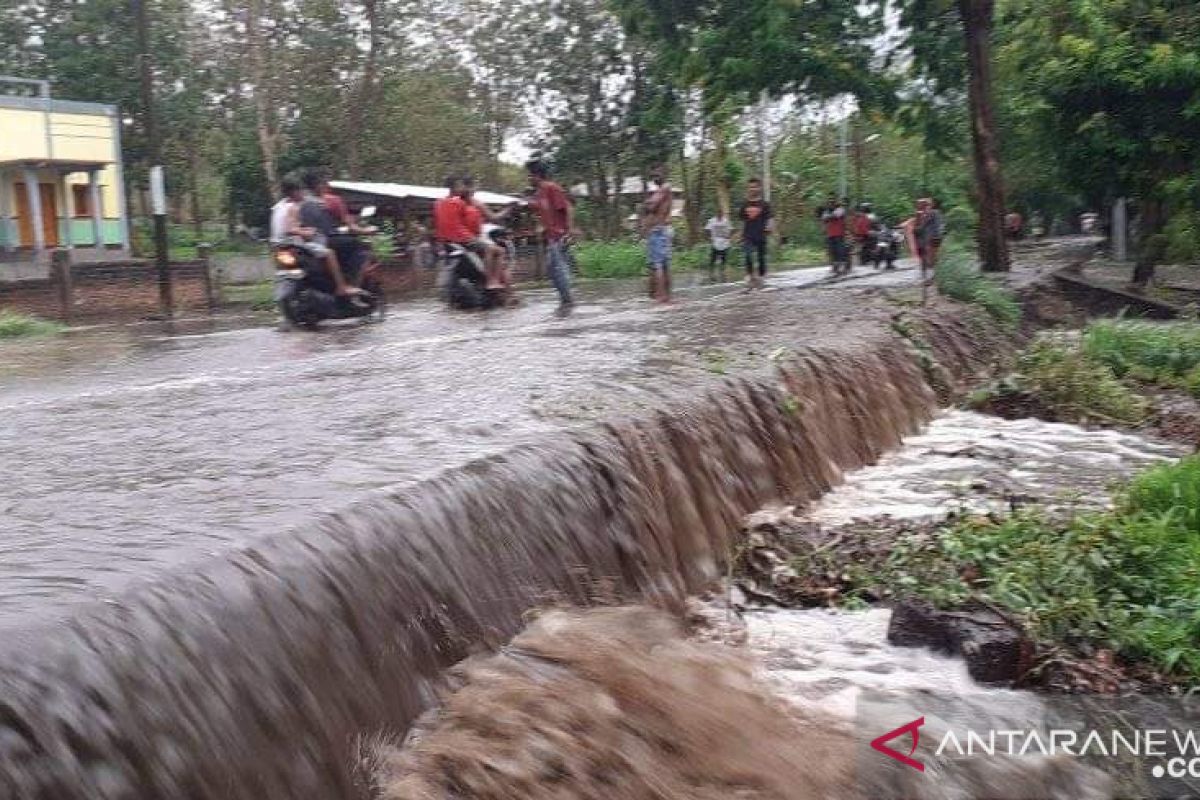 Desa Holder di Kabupaten Sikka dikepung banjir