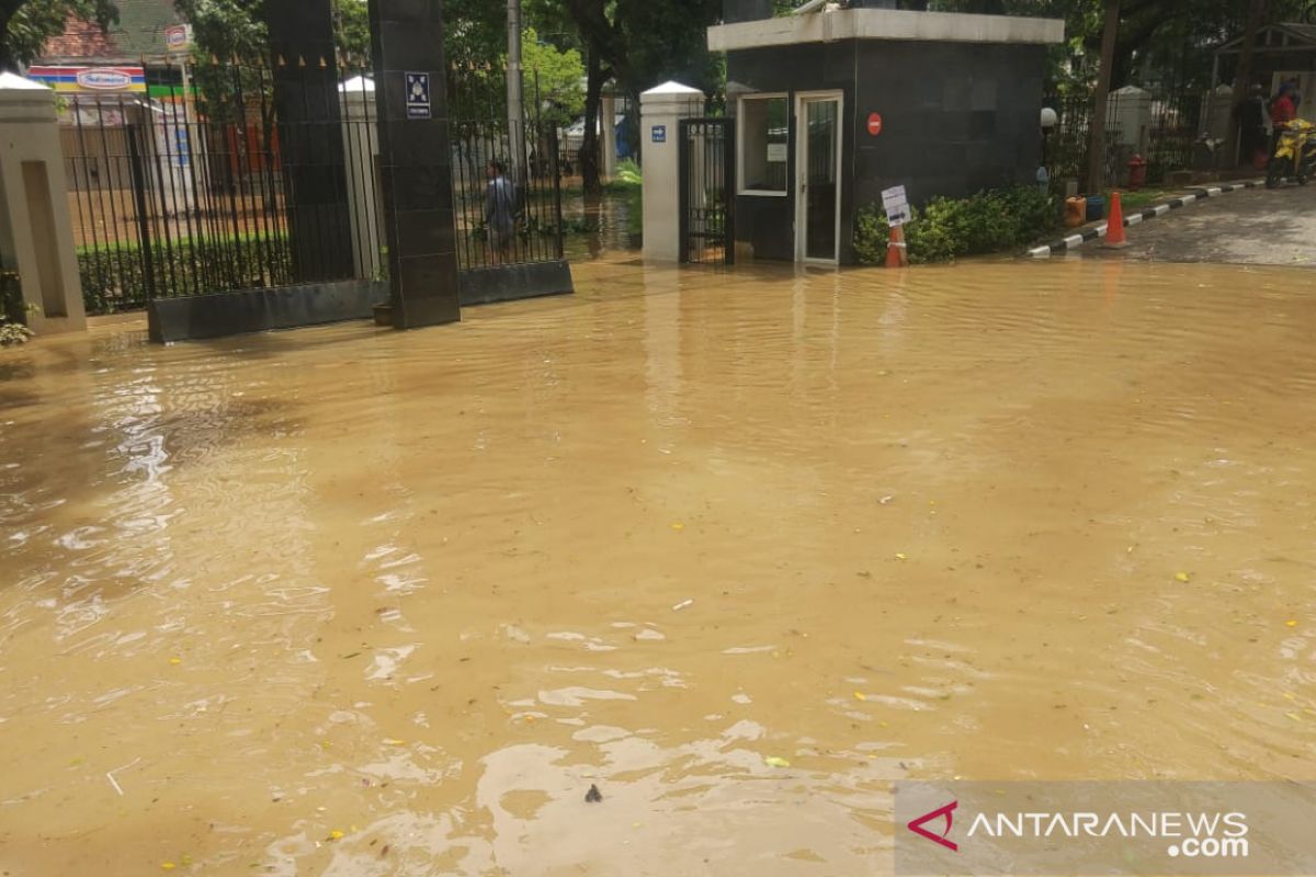 Sidang perkara korupsi berlanjut meski PN Jakarta Pusat terkepung banjir