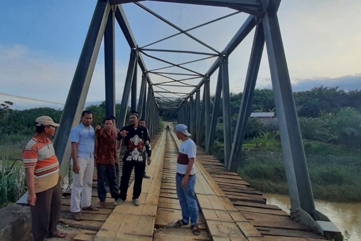 Anggota DPD soroti kondisi jembatan miring di pedalaman Aceh