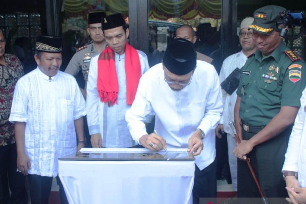 UAS-Hendrajoni resmikan Masjid Raya di Mandeh