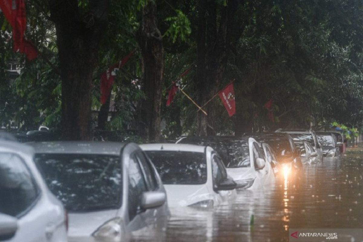 Banjir Tahun Baru, PDI-P pertanyakan realisasi janji politik Anies