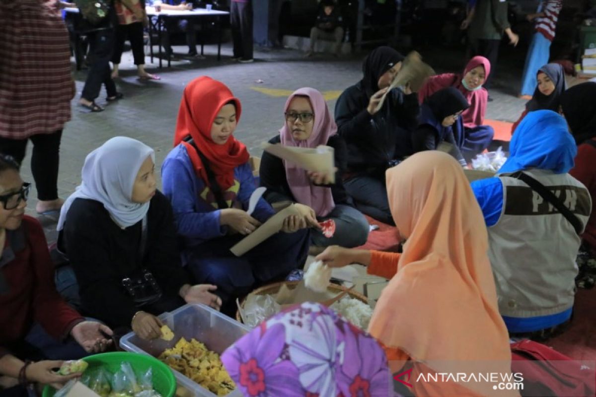 Pemkot tangerang distribusikan 6.690 nasi bungkus