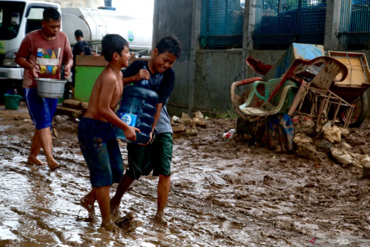 Banjir surut, warga Rawajati harap bantuan air bersih selalu tersedia