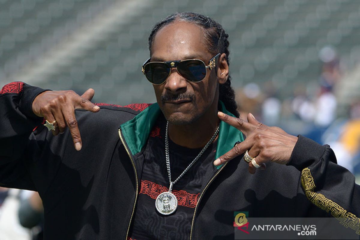 Snoop Dogg membuat album hip hop pengantar tidur bayi