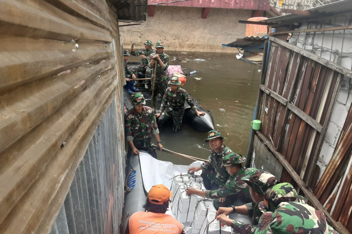 TNI turunkan 2 SSK bantu korban banjir Teluk Gong
