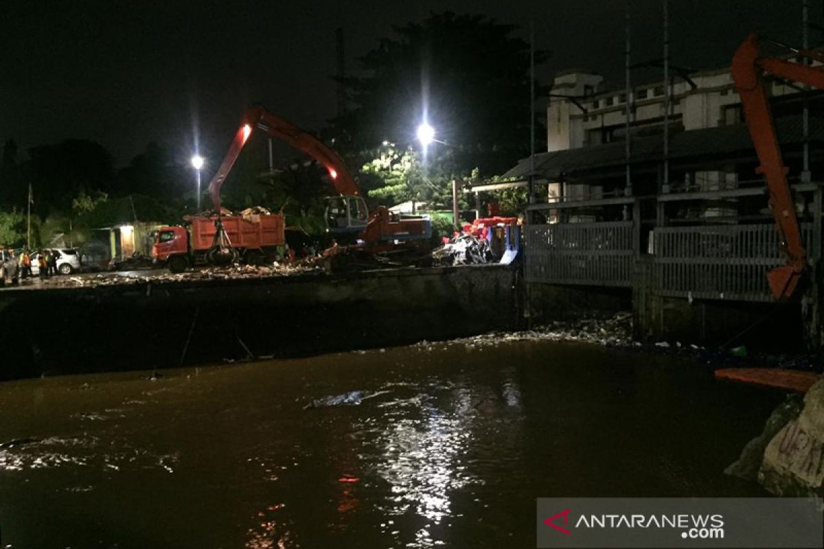 Jumat petang, Pintu Air Manggarai normal 655 sentimeter