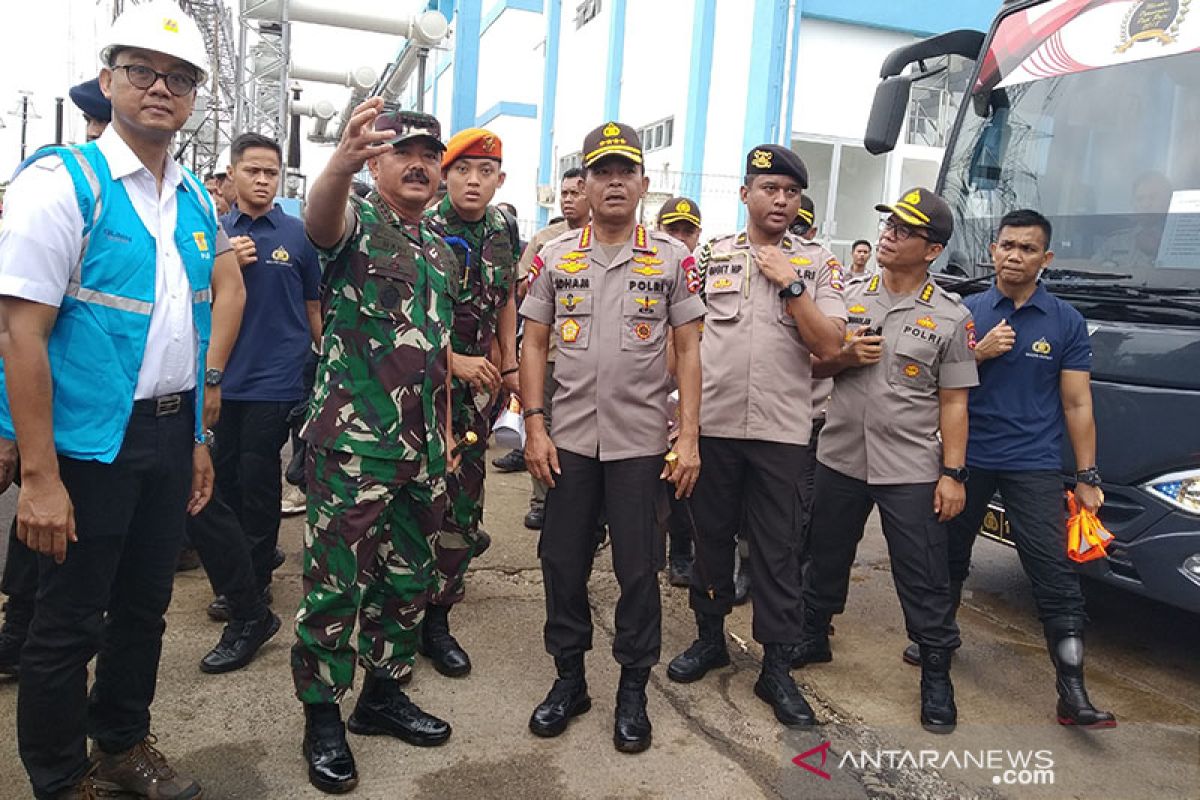 Kapolri-Panglima tinjau tiga lokasi terdampak banjir