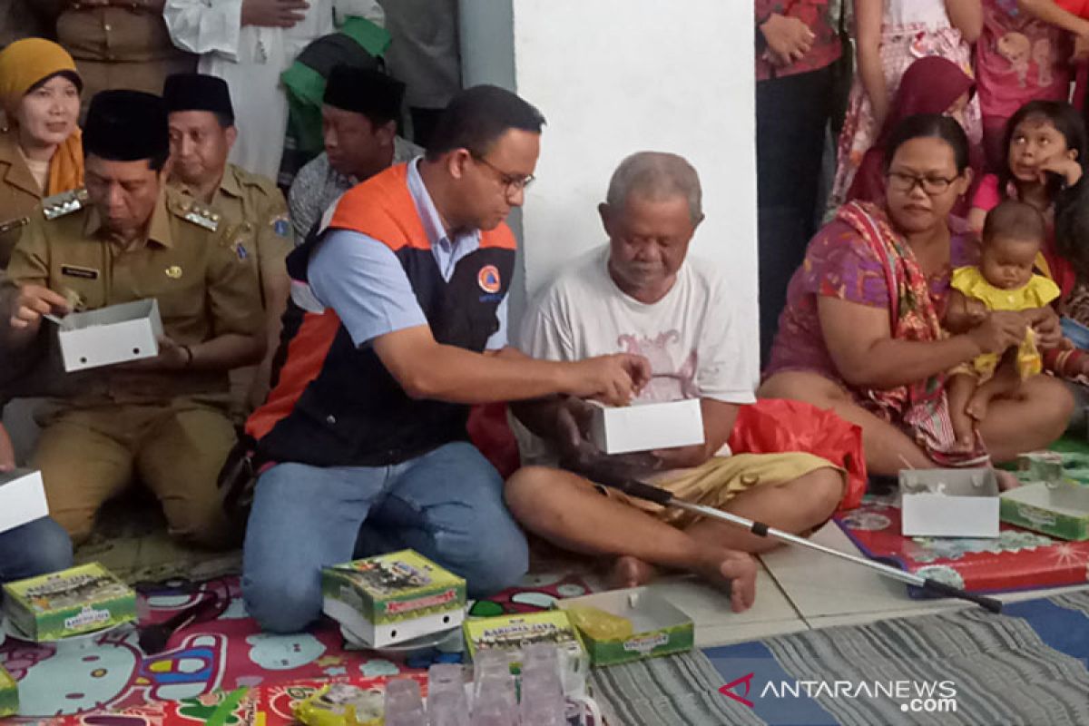 Kunjungi Rusun Rawa Buaya, Anies makan bersama warga