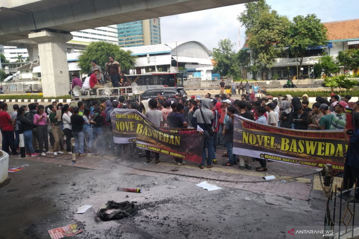 "Gertak" unjuk rasa dorong Jaksa Agung buka kembali kasus lama Novel Baswedan