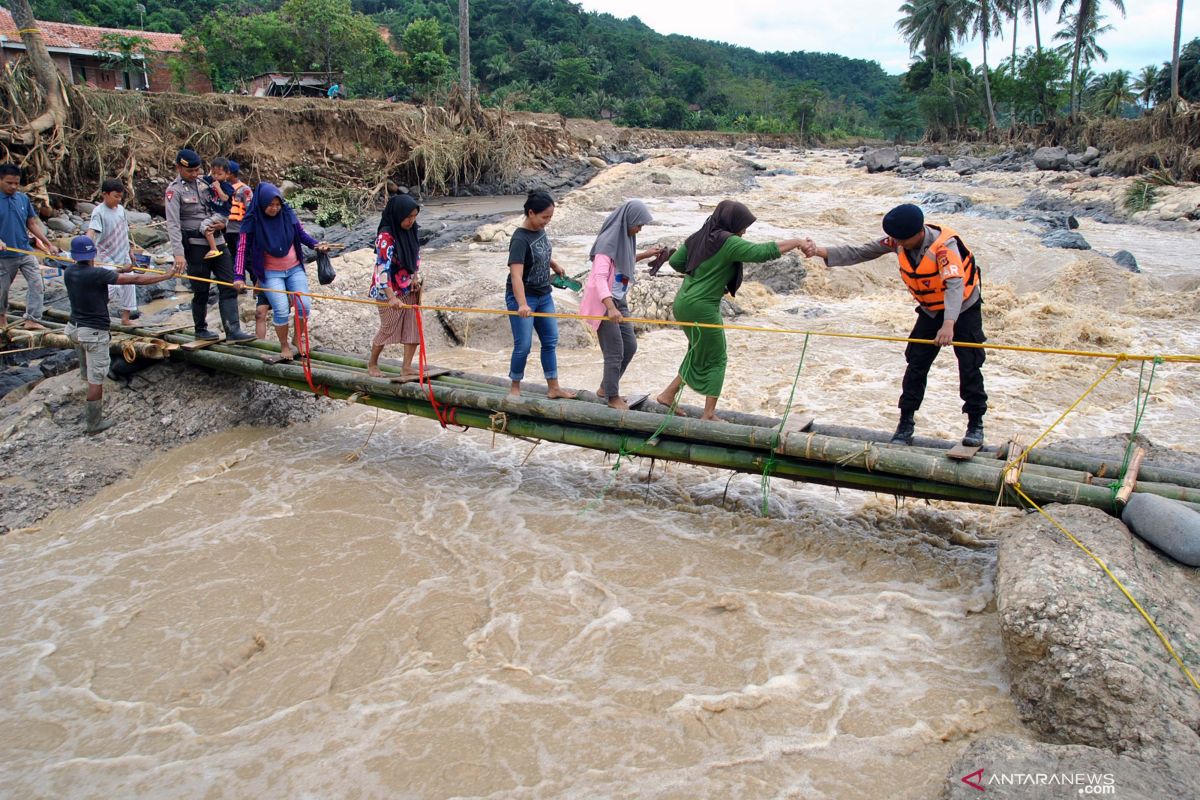 Dinsos Jabar siagakan puskesmas 24 jam di kawasan banjir