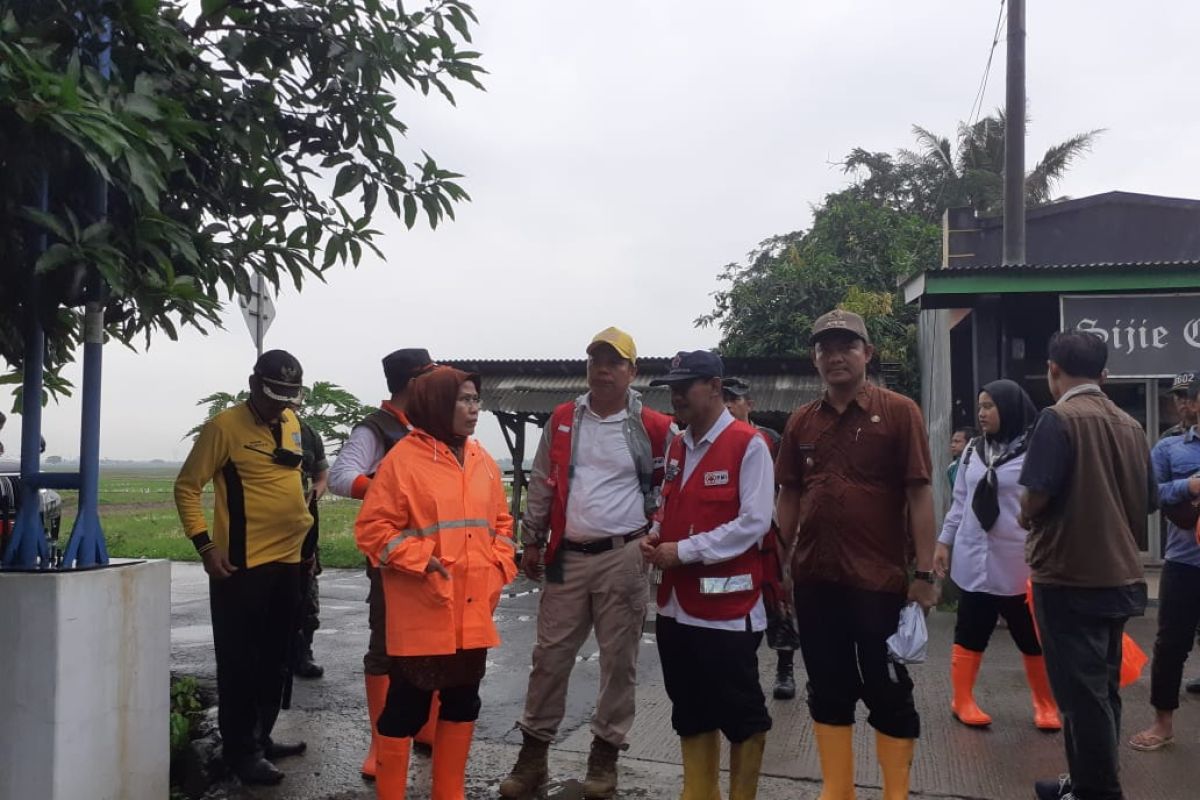Bupati Serang Tatu Chasanah pantau lokasi banjir di tiga kecamatan