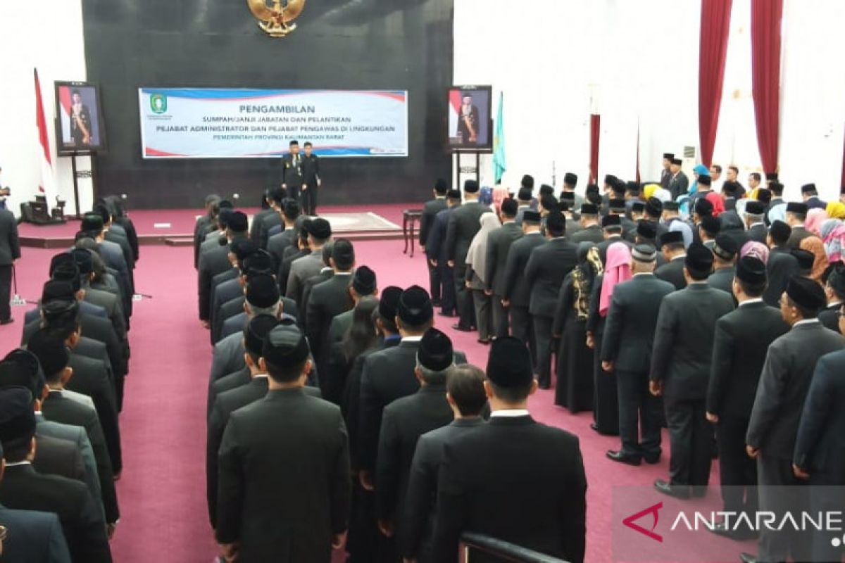 Gubernur lantik 250 pejabat Eselon III dan IV