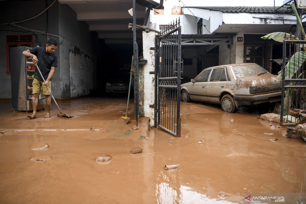 AAUI dorong asuransi proaktif tangani klaim nasabah terdampak banjir