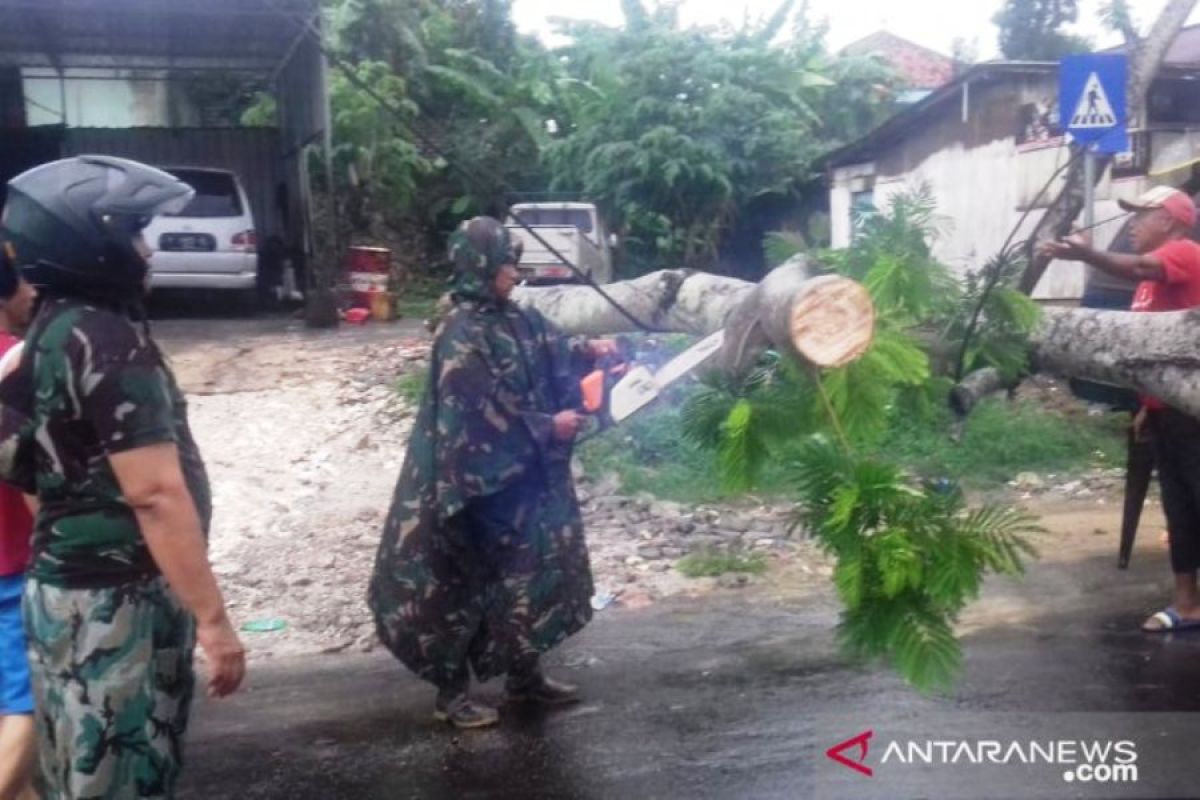 Pemprov Jatim buka posko layanan informasi dan aduan bencana