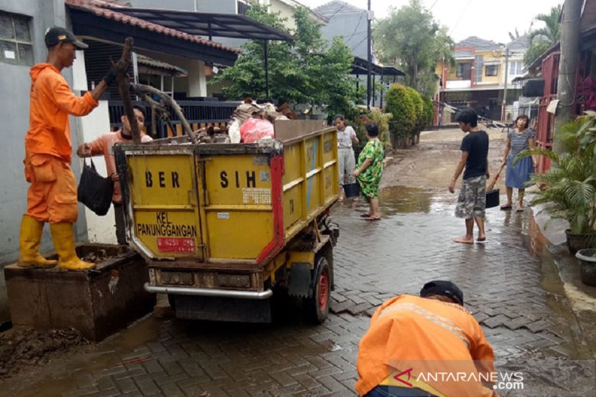 Volume sampah Kota Tangerang meningkat 60 persen usai banjir