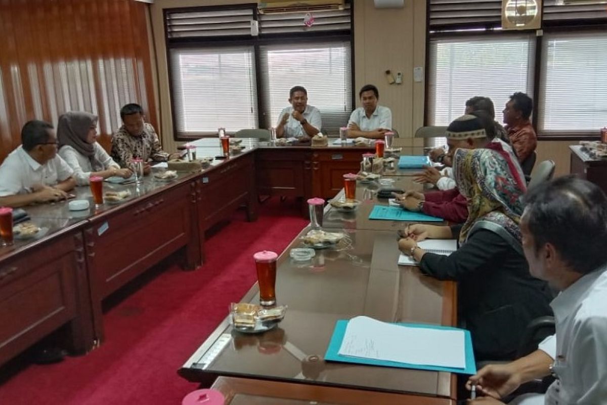 DPRD Kudus dorong investor taati aturan pendirian pabrik di Kudus